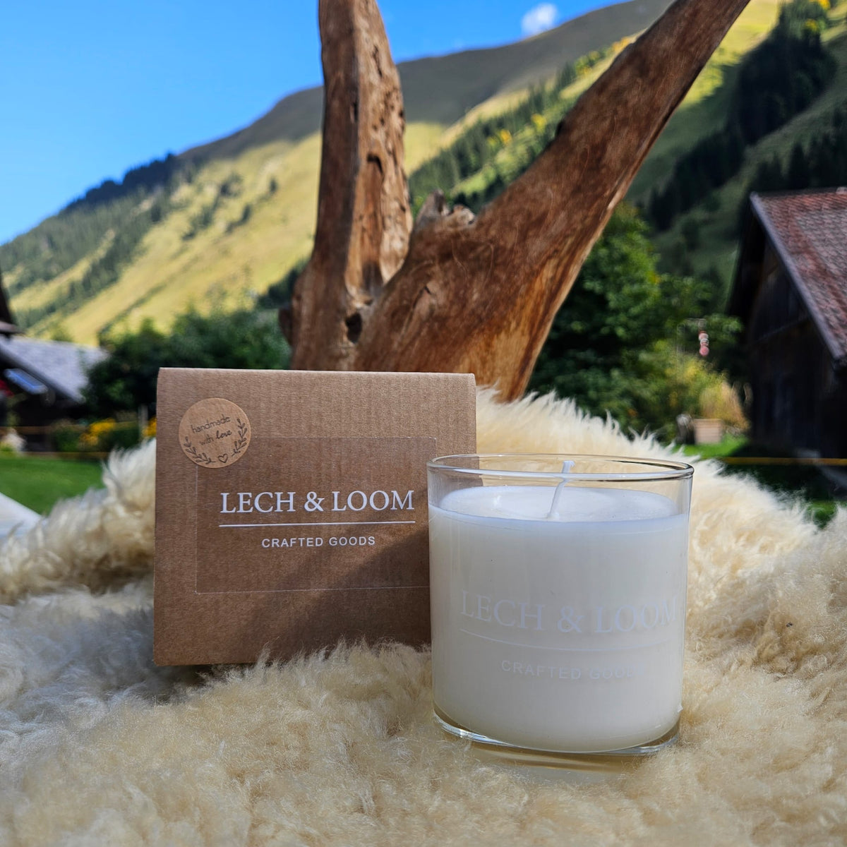 LECH & LOOM Duftkerze Almwiese – handgegossene Sojawachskerze